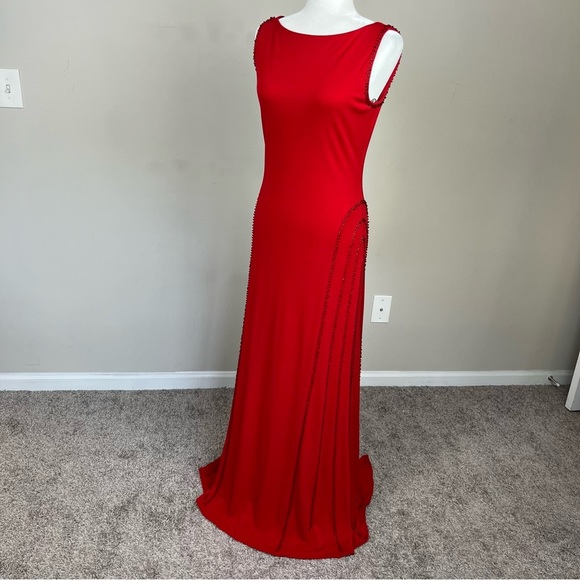 MAGGY LONDON BLACK LABEL BOAT NECK BEADED GOWN WITH TRAIN IN RED SIZE 8 - Picture 8 of 16